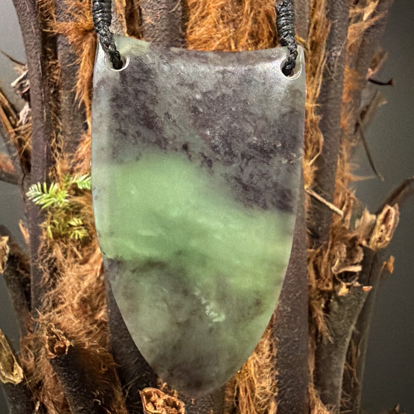 Niho / Tooth Pounamu Pendant - NZ Greenstone | Hapopo Totoweka