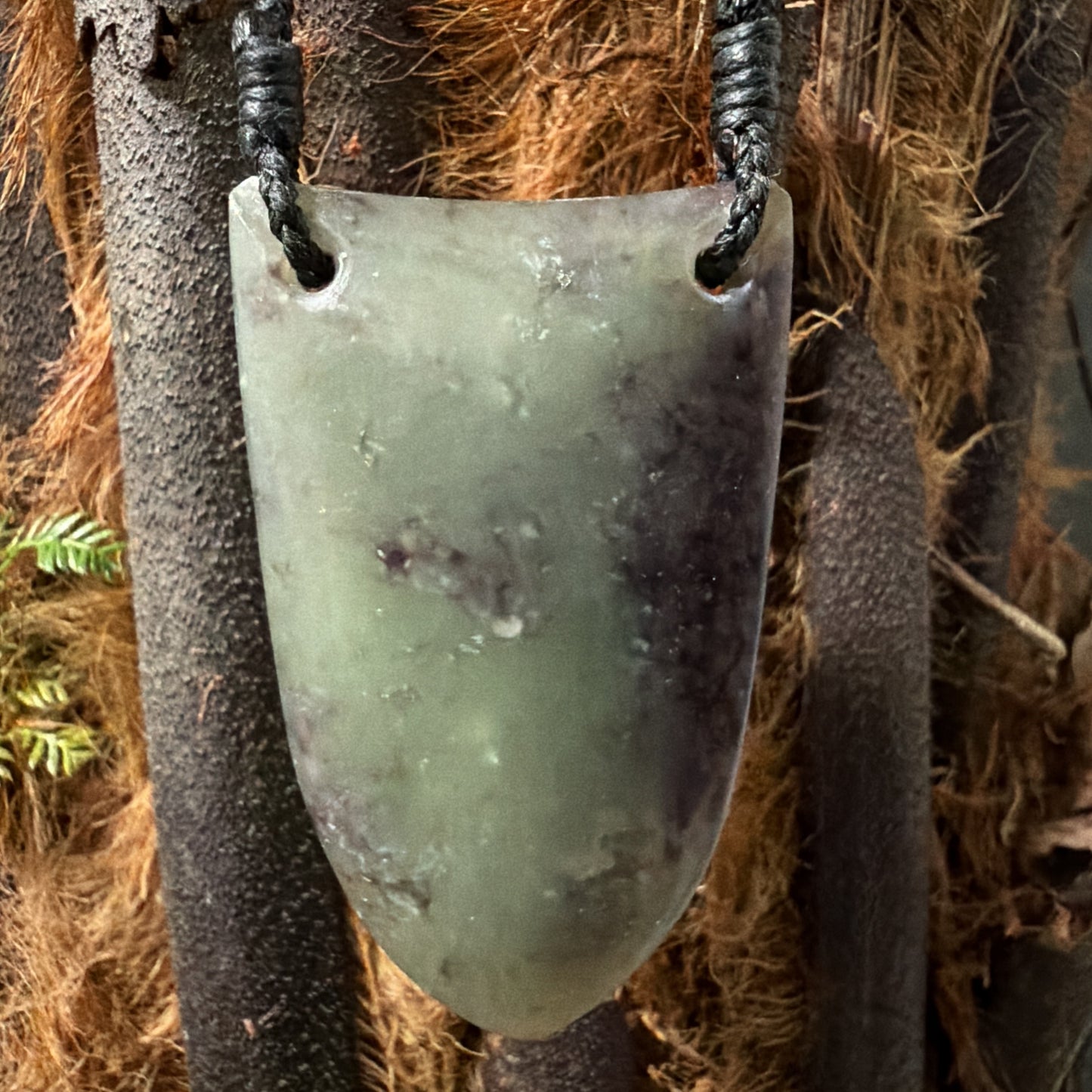Niho / Tooth Pounamu Pendant - NZ Greenstone | Hapopo Totoweka