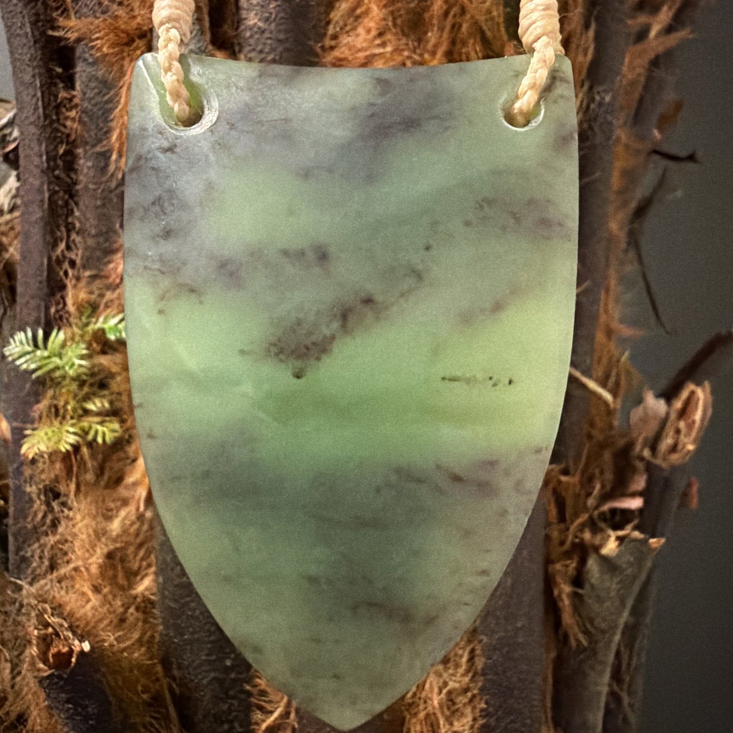 Niho / Tooth Pounamu Pendant - NZ Greenstone | Hapopo Īnanga Totoweka