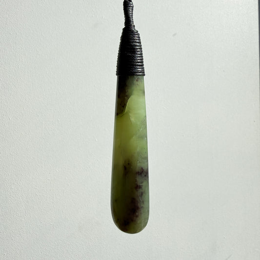 Roimata / Teardrop Pounamu Pendant - NZ Greenstone | Hapopo Īnanga Totoweka