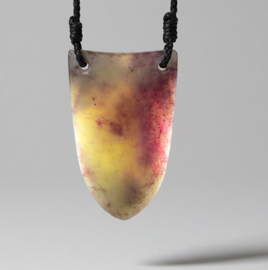 Niho / Tooth Pounamu Pendant - NZ Greenstone | Hapopo Totoweka