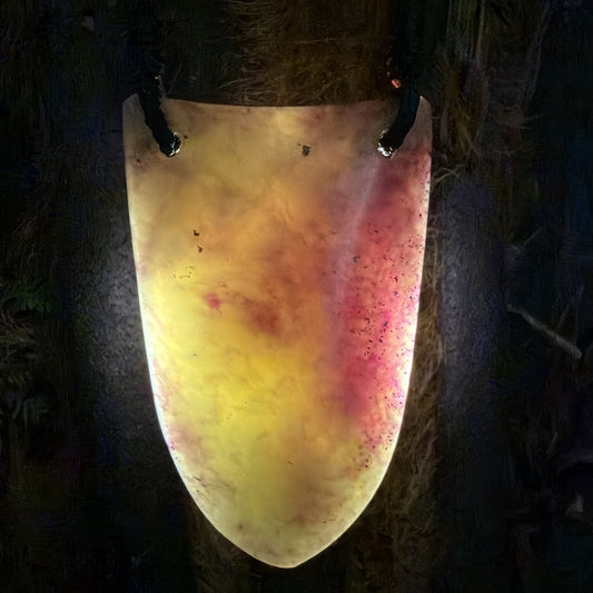 Niho / Tooth Pounamu Pendant - NZ Greenstone | Hapopo Totoweka
