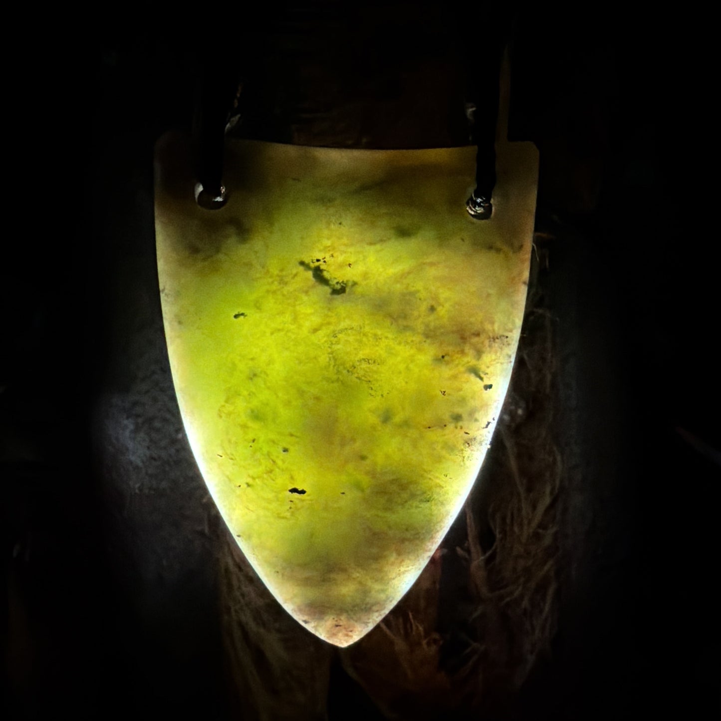 Niho / Tooth Pounamu Pendant - NZ Greenstone | Hapopo Totoweka