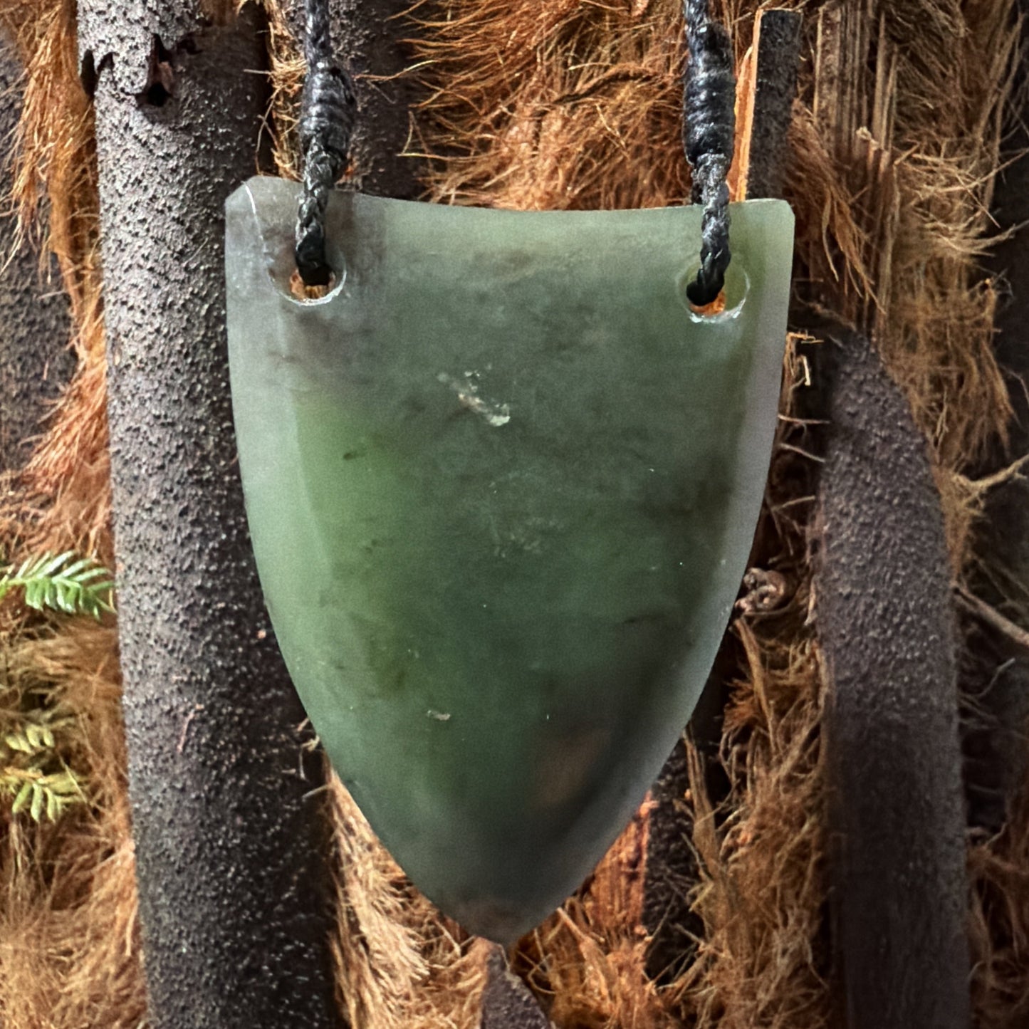 Niho / Tooth Pounamu Pendant - NZ Greenstone | Hapopo Totoweka