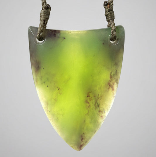 Niho / Tooth Pounamu Pendant - NZ Greenstone | Hapopo Īnanga Totoweka