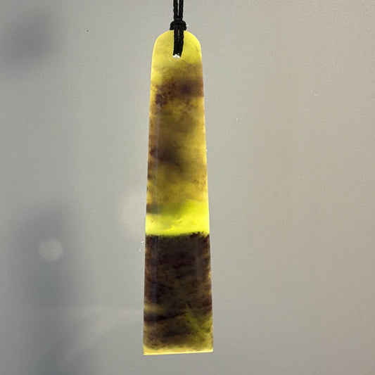 Toki / Adze Pounamu Pendant - NZ Greenstone | Hapopo Īnanga Totoweka