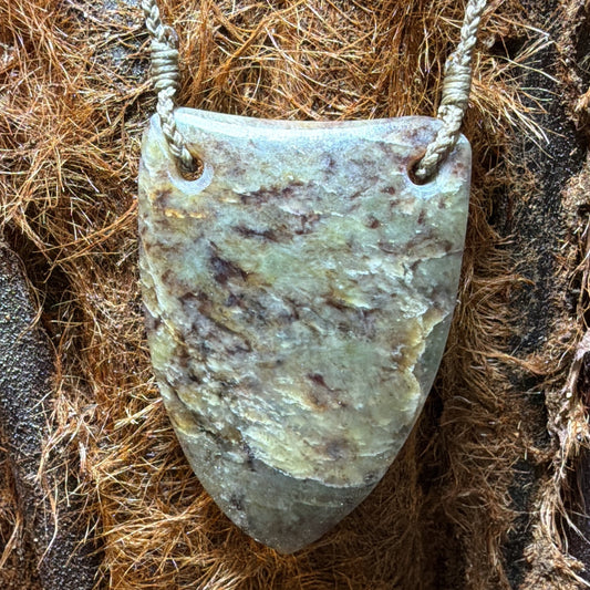 Niho / Tooth Pounamu Pendant - NZ Greenstone | Kōkopu Totoweka