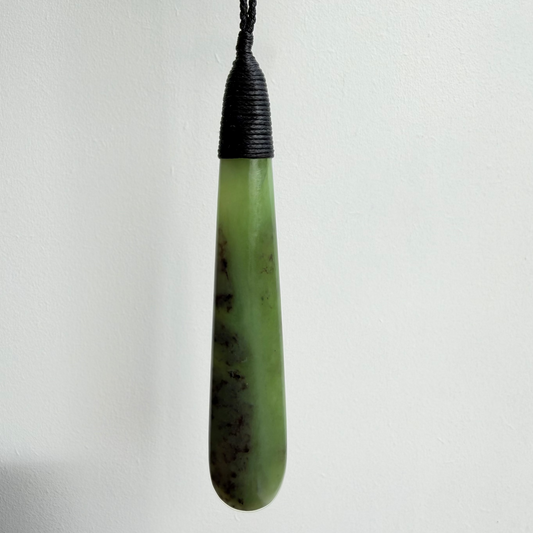 Roimata / Teardrop Pounamu Pendant - NZ Greenstone | Hapopo Īnanga Totoweka