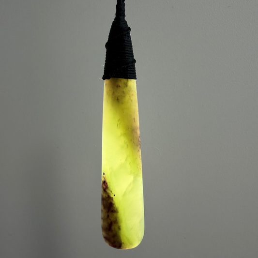 Roimata / Teardrop Pounamu Pendant - NZ Greenstone | Hapopo Īnanga Totoweka