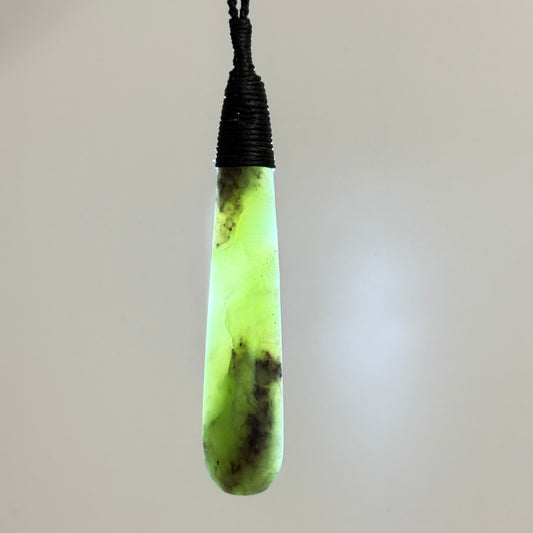 Roimata / Teardrop Pounamu Pendant - NZ Greenstone | Hapopo Īnanga Totoweka