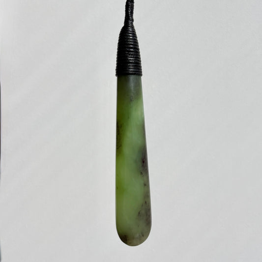 Roimata / Teardrop Pounamu Pendant - NZ Greenstone | Hapopo Īnanga Totoweka