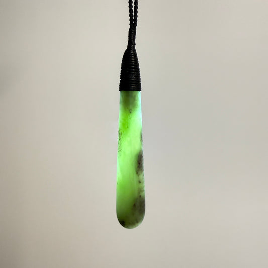 Roimata / Teardrop Pounamu Pendant - NZ Greenstone | Hapopo Īnanga Totoweka